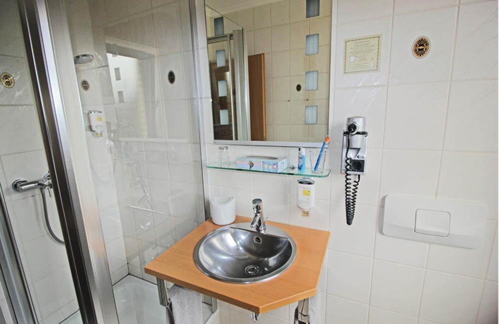 Hotel Lindenkrug Gütersloh Oda fotoğraf